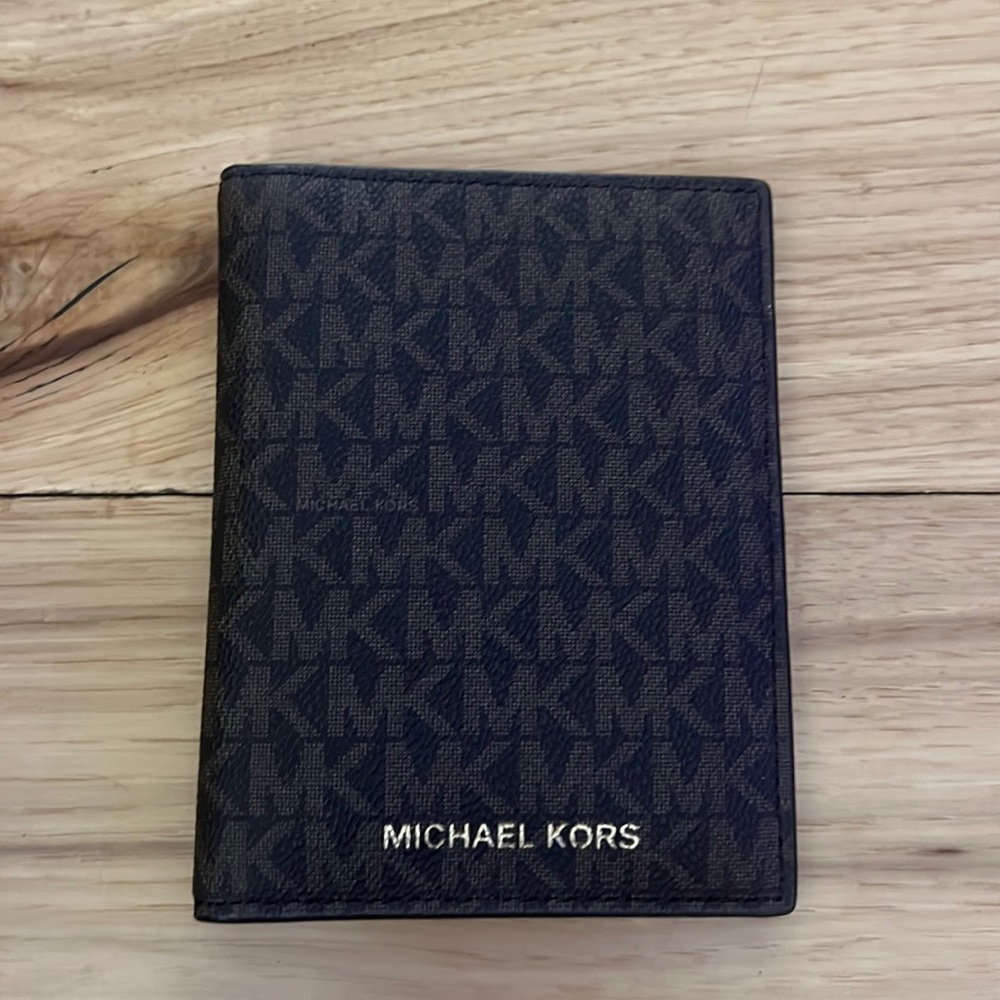 NWOT Michael Kors passport holder and wallet